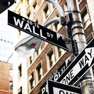 Wall Street: Νευρικότητα και πιέσεις στον Dow Jones