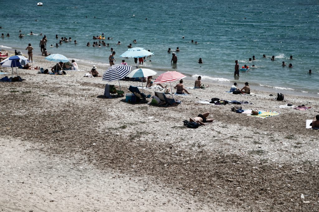 Καύσωνας «Κλέων»: Σε ισχύ το έκτακτο δελτίο της ΕΜΥ με θερμοκρασίες έως 43 βαθμούς