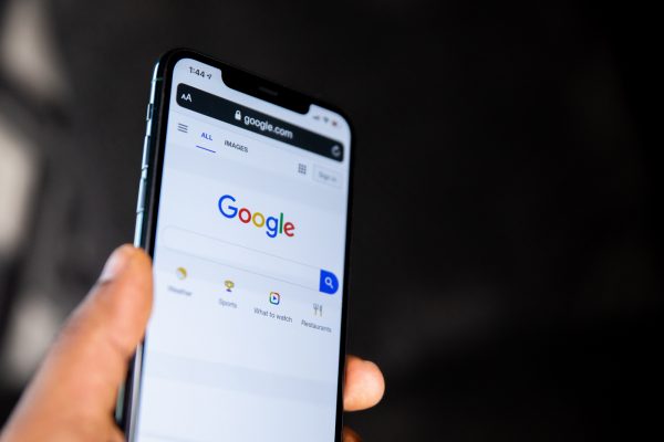 Google: Πώς έδωσες άθελά σου το «οκ» να γνωρίζει τα πάντα για σένα