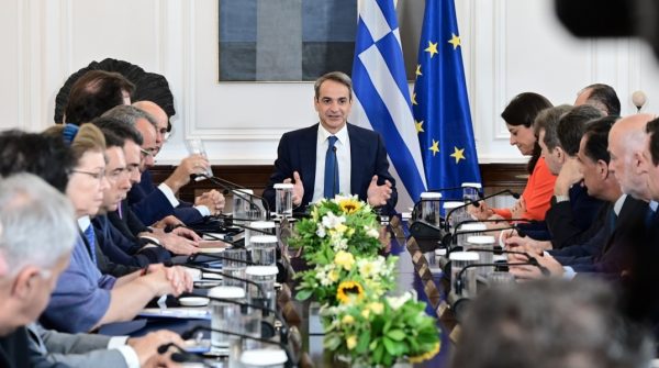 Προϋπολογισμός: Υπουργικό συμβούλιο με το βλέμμα στην οικονομία