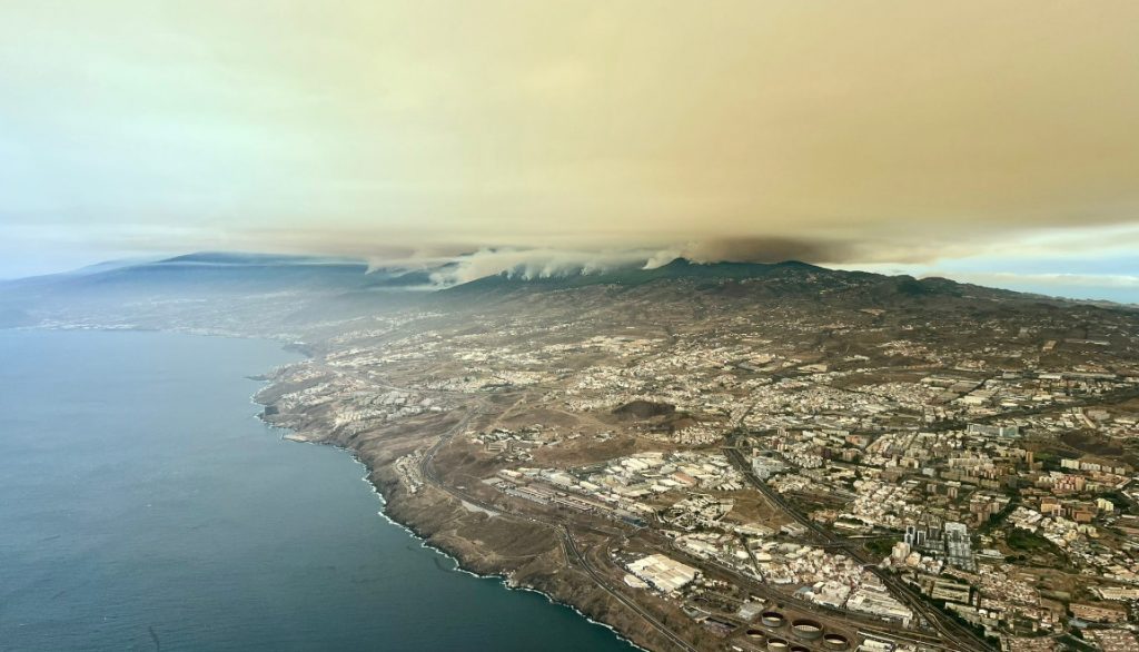 Τενερίφη: Χιλιάδες άνθρωποι απομακρύνθηκαν λόγω πυρκαγιάς που καίει ανεξέλεγκτα