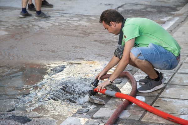 Θεσσαλονίκη: Χωρίς νερό μεγάλο μέρος του κέντρου της πόλης μετά το σπάσιμο αγωγού της ΕΥΑΘ