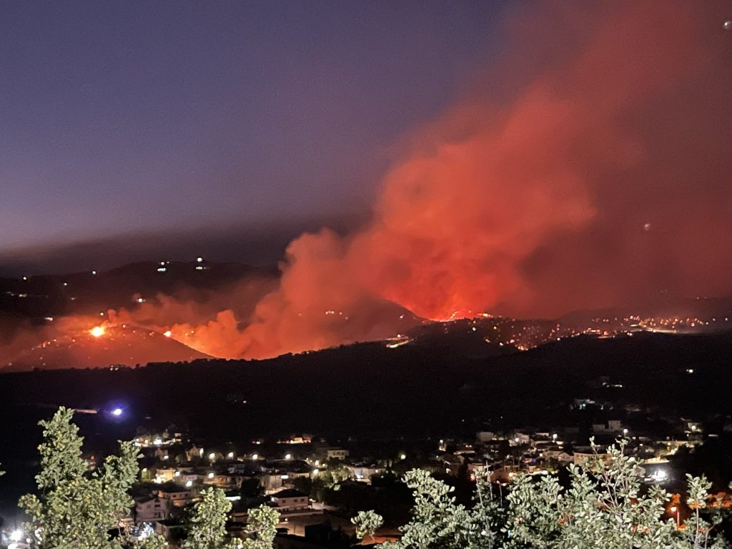 Φωτιά στη Λεμεσό: Σηκώθηκαν τα ενάερια μέσα