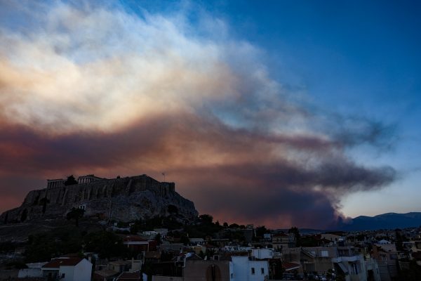 Φωτιές: Στην αρένα του κοινοβουλίου η μάχη για πυρκαγιές και οι προσλήψεις των «άυπνων» πυροσβεστών