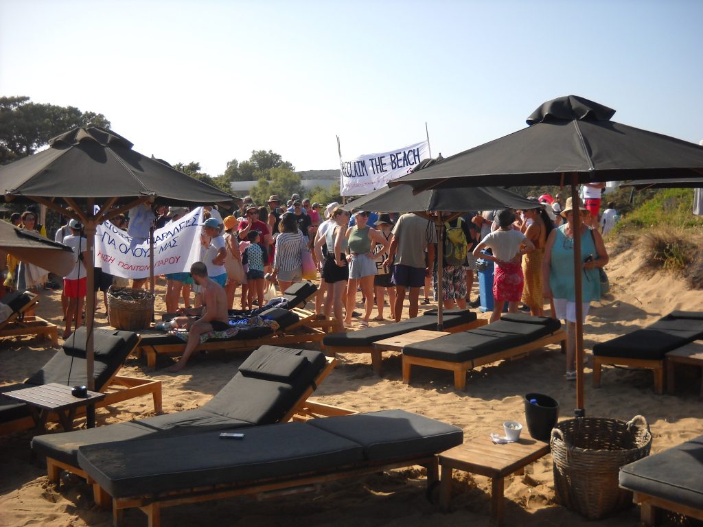 Greek “Towel movement”: Sunbeds vanish one after another from Naxos – Reactions are spreading to Halkidiki