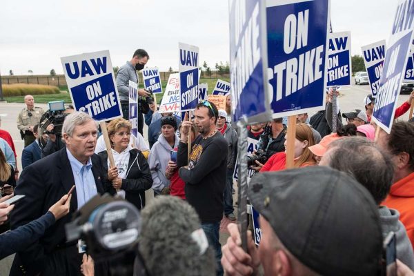 ΗΠΑ: Το συνδικάτο UAW χτυπά τις αυτοκινητοβιομηχανίες με νέα τακτική