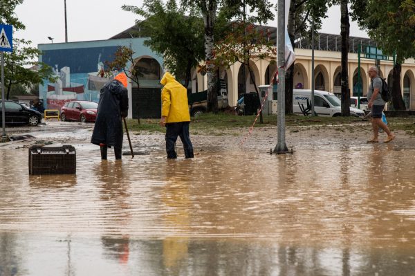 Κακοκαιρία: Ξεκίνησαν τα προειδοποιητικά μηνύματα από το 112