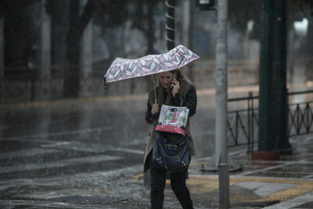 Καιρός σήμερα: Βροχές και καταιγίδες στα ανατολικά και νότια