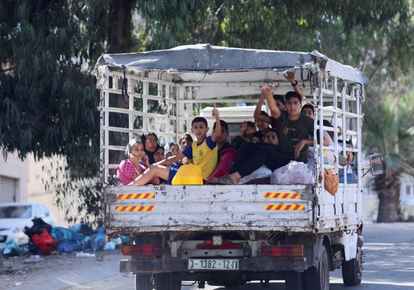 Ισραήλ – Χαμάς: Εκκενώνουν όπως-όπως τη Γάζα οι Παλαιστίνιοι