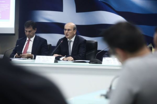 Χατζηδάκης: Στα 10.920 ευρώ το ελάχιστο τεκμαρτό εισόδημα για τους ελεύθερους επαγγελματίες [παραδείγματα]