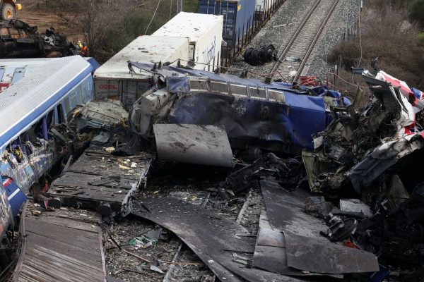 Τέμπη: Μικρά υπολείμματα οστών και βιολογικό υλικό βρέθηκαν στα συντρίμμια