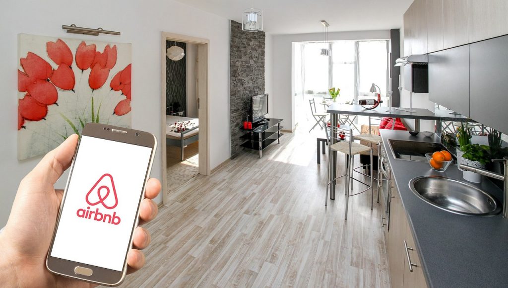 Airbnb: Με το… αριστερό μπήκε η νέα χρονιά – Rebound από τον Μάιο με αύξηση 24%