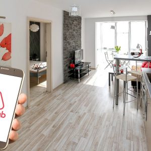 Airbnb: Τρέχουν να προλάβουν τα συμβόλαια – Τι αλλάζει από το 2025