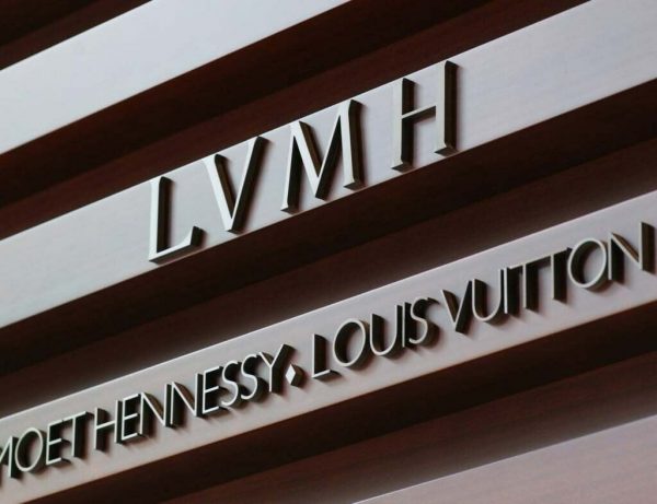 LVMH: Τα κέρδη βουλιάζουν αλλά ούτε λόγος για χαμηλότερες τιμές