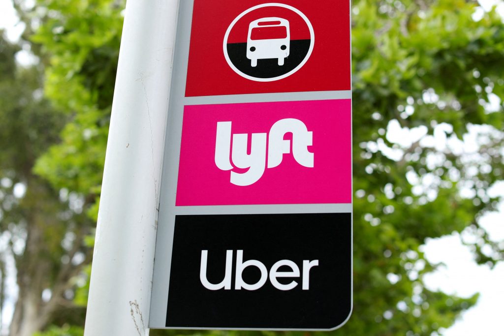 Uber – Lyft: Δικαστήριο επέβαλε την πληρωμή 328 εκατ. δολ. για μισθούς που «έκλεψαν» από οδηγούς