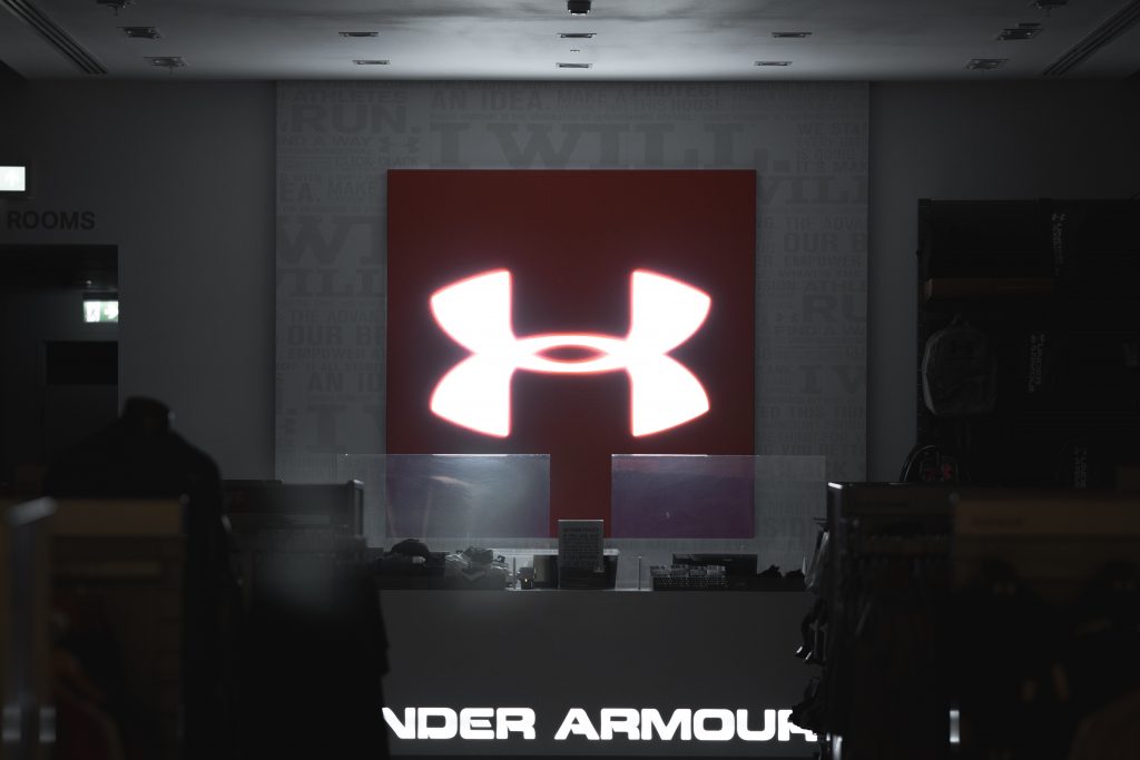 Under Armour: Θα πληρώσει 434 εκατ. δολάρια για να διευθετήσει αγωγή μετόχων