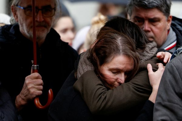 Μακελειό στην Πράγα: Ο 24χρονος κουβαλούσε όπλα σε θήκη κιθάρας – Κατά τύχη γλίτωσε η μητέρα του