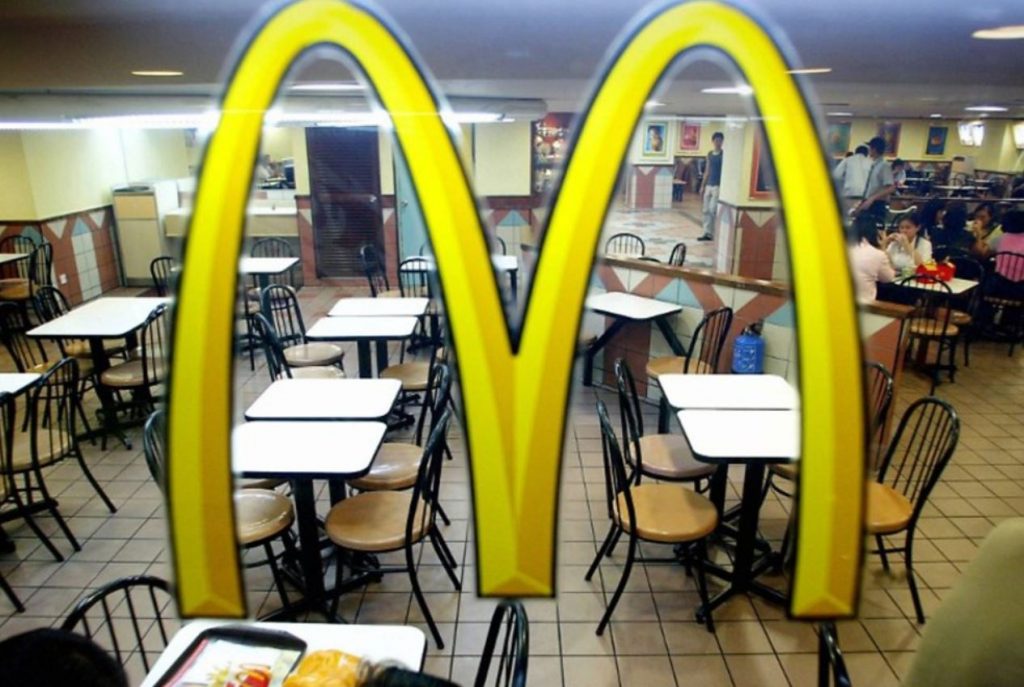 McDonald’s: Τελικά επιβεβαιώθηκαν οι φόβοι ότι οι οθόνες αφής θα σκότωναν θέσεις εργασίας