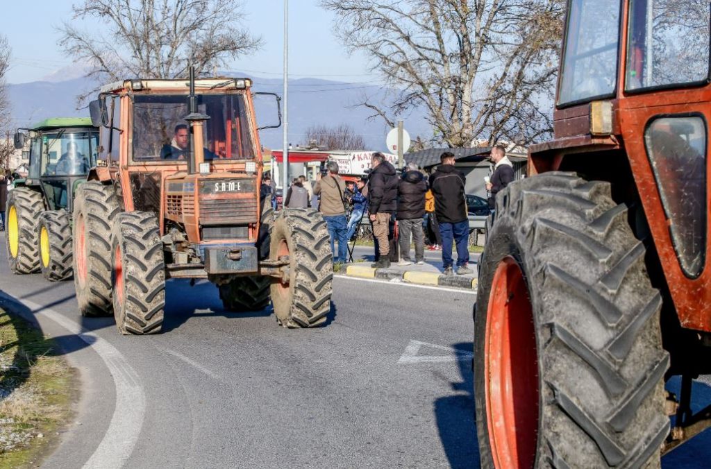 Αγρότες: Ενισχύουν τα μπλόκα της Θεσσαλίας – Νέες κινητοποιήσεις