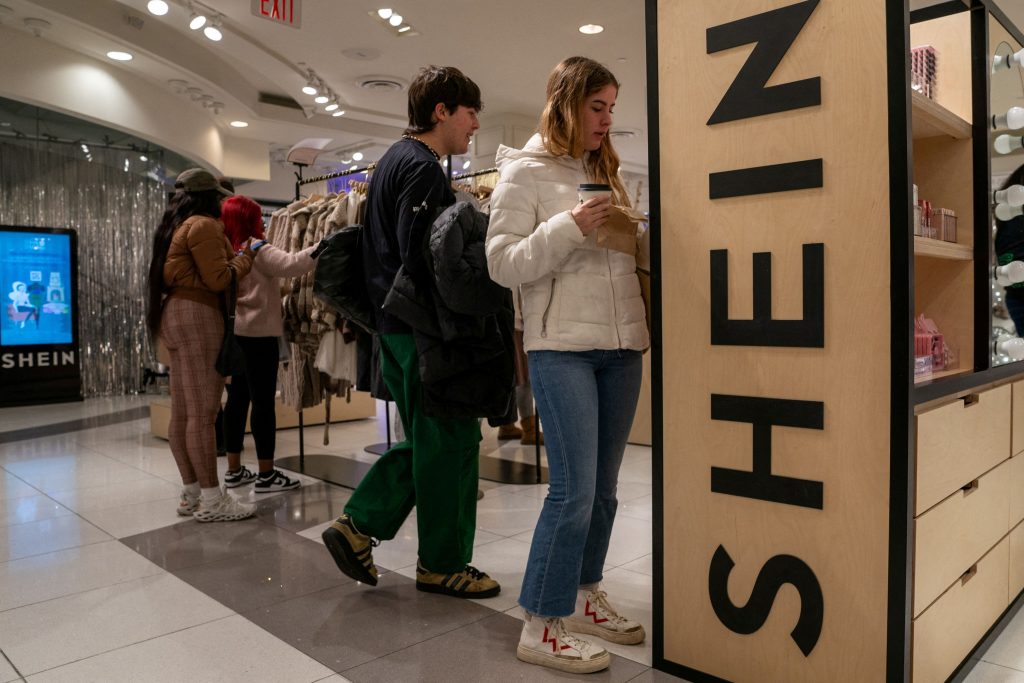 Shein: Πώς σχεδιάζει να αποφύγει τους δασμούς Τραμπ