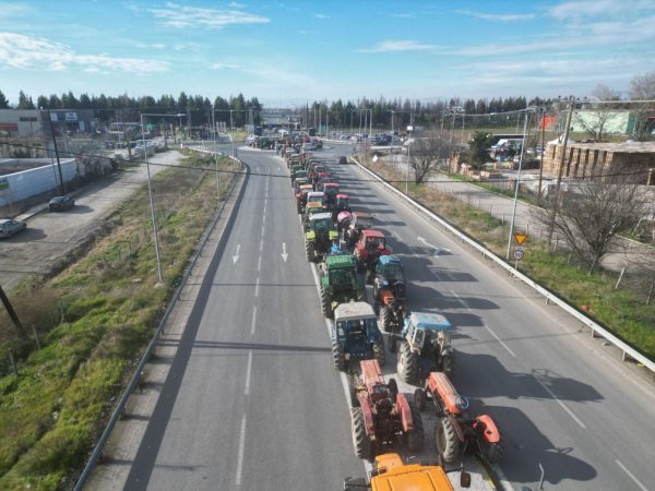 Αγρότες: Ενισχύονται και πληθαίνουν τα μπλόκα – Πολύμορφες κινητοποιήσεις