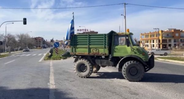 PM Mitsotakis: ‘We’ll Scrape Bottom of Barrel to Support Farmer’