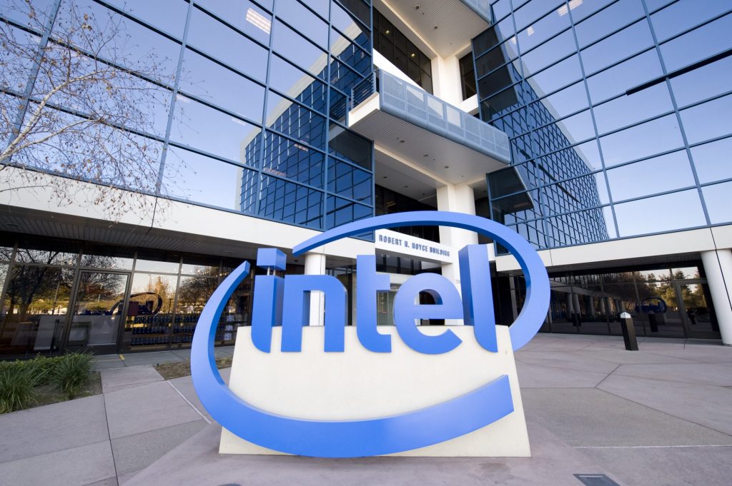 Intel: Στο… σκοτάδι η αναζήτηση νέου CEO, πάνω από 10 οι πιθανοί υποψήφιοι