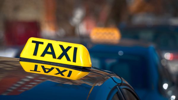 «Πράσινα Ταξί»: 13 δικαιούχοι θα λάβουν επιδότηση για αγορά ηλεκτρικών ταξί