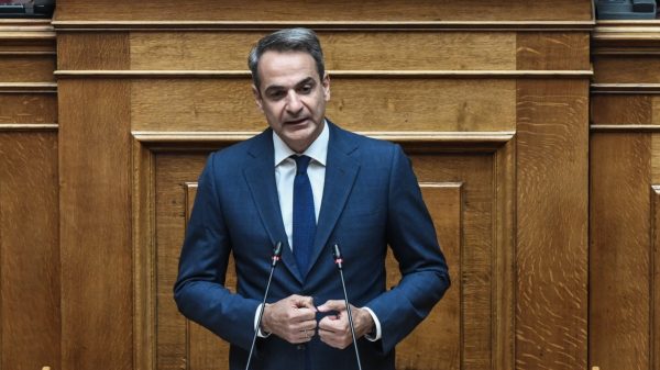 Βουλή: Μάχη πολιτικών αρχηγών για την πρόταση δυσπιστίας – Σε εξέλιξη η διαδικασία