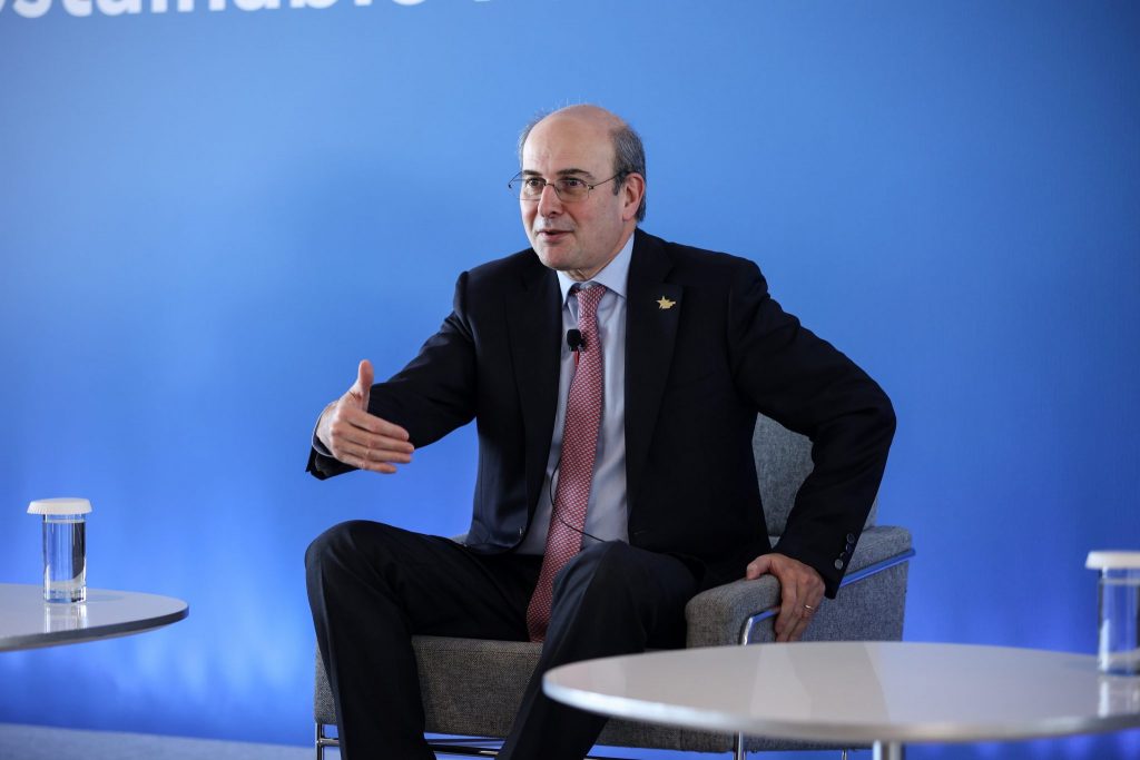 Greek FM Hatzidakis Tells Reuters State to Continue Process of Bank De-Investment