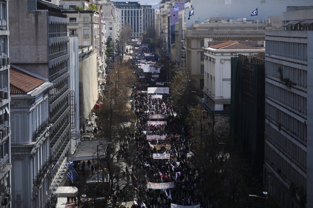 Απεργία: Οι εργαζόμενοι διαδηλώνουν για μισθούς και ΣΣΕ – Ακινητοποιημένα Μετρό, Ηλεκτρικός, Τραμ