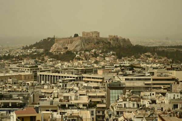 Αφρικανική σκόνη: Ποιες συστάσεις απευθύνει στους εργοδότες το υπουργείο Εργασίας