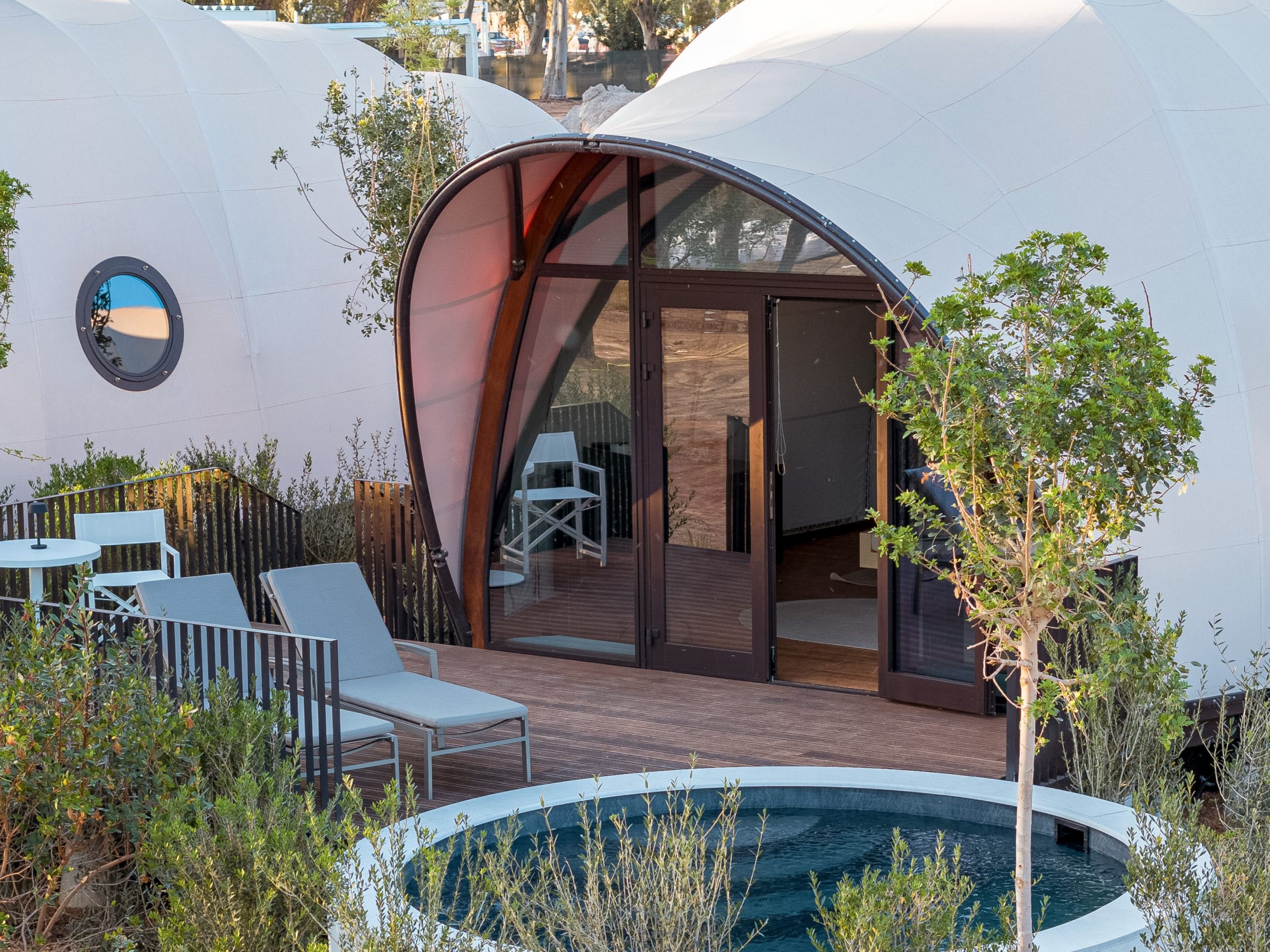 Grivalia Hospitality: Aνοίγει τις πύλες του το «91 Athens Riviera, The Resort»