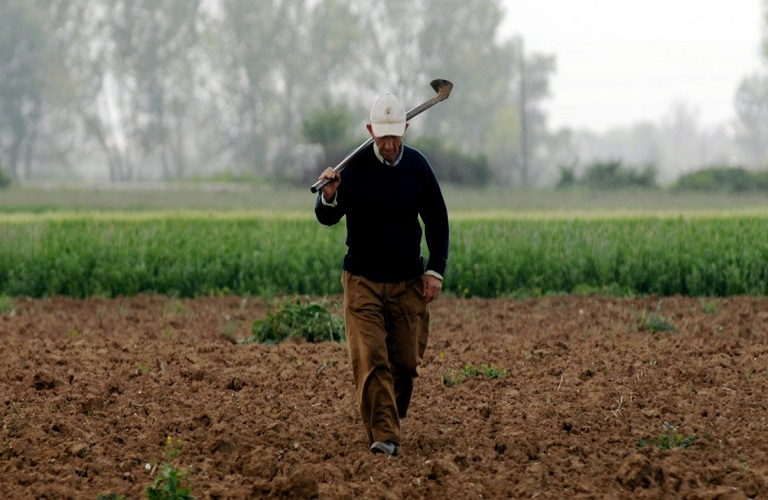 e-ΕΦΚΑ: Διευκρινίσεις για τη συνταξιοδότηση αγροτών με οφειλές
