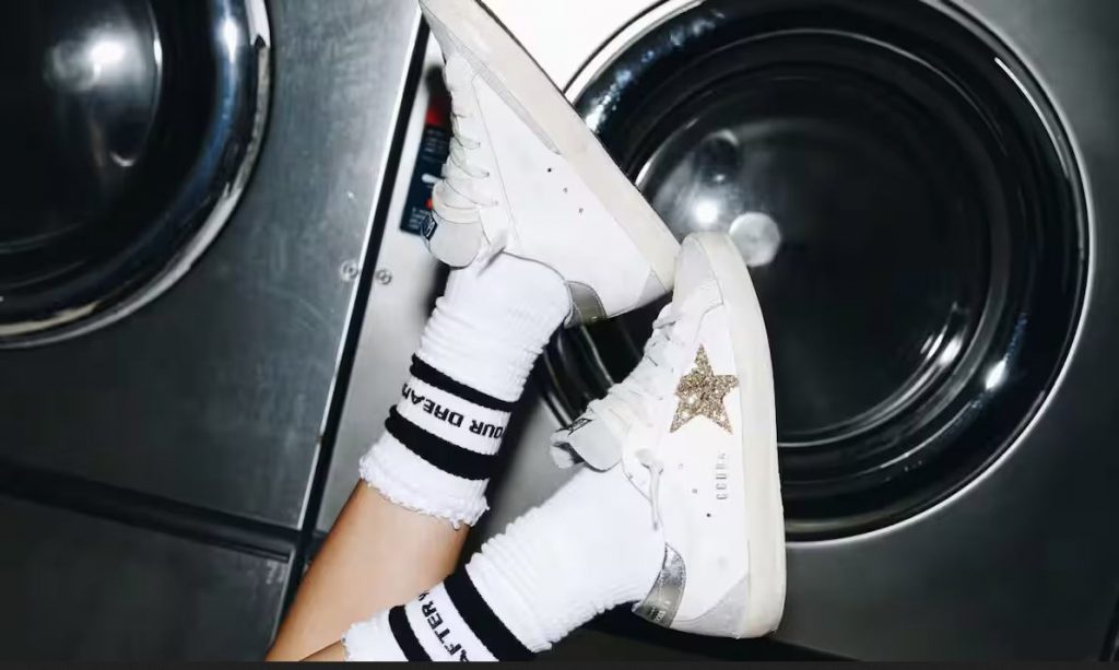 Golden Goose: Η ιταλική μάρκα με τα «χρυσά» sneakers βγαίνει στις αγορές