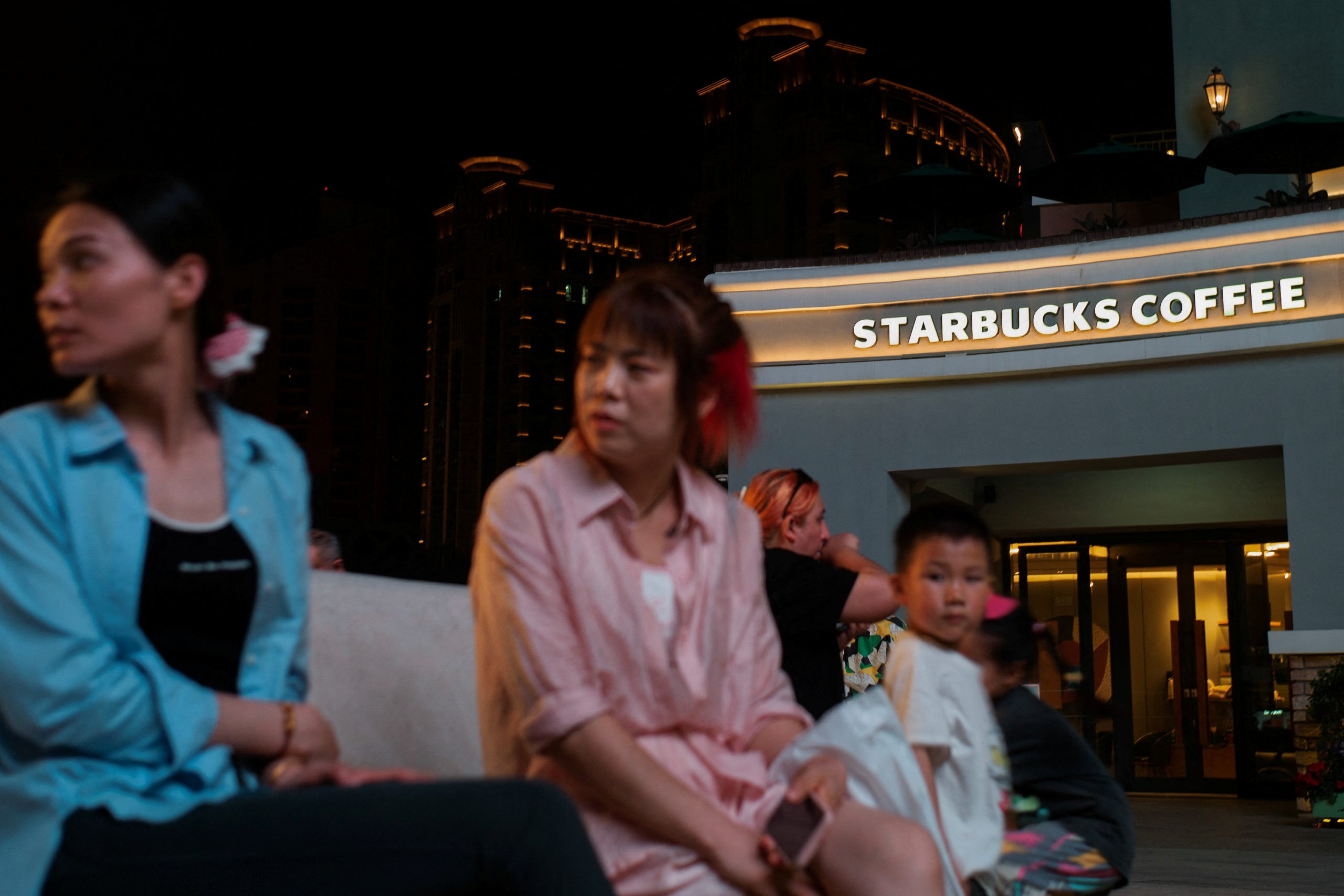 Starbucks στην Κίνα: Με εκπτώσεις και… κουπόνια προσπαθεί να αντέξει στον πόλεμο τιμών