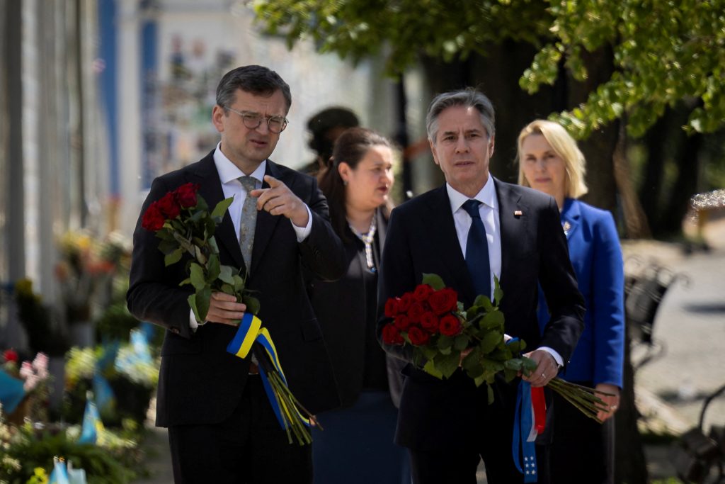 Μπλίνκεν: Οι ΗΠΑ θα δώσουν στην Ουκρανία άλλα 2 δισ. δολάρια για τη στρατιωτική βιομηχανία της