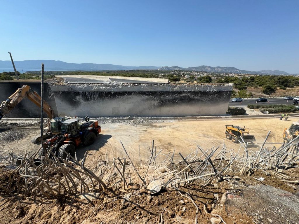 Ισθμός – βυτιοφόρο: Αποκατάσταση κυκλοφορίας στη Νέα Εθνική Οδό Αθηνών – Κορίνθου [εικόνες]