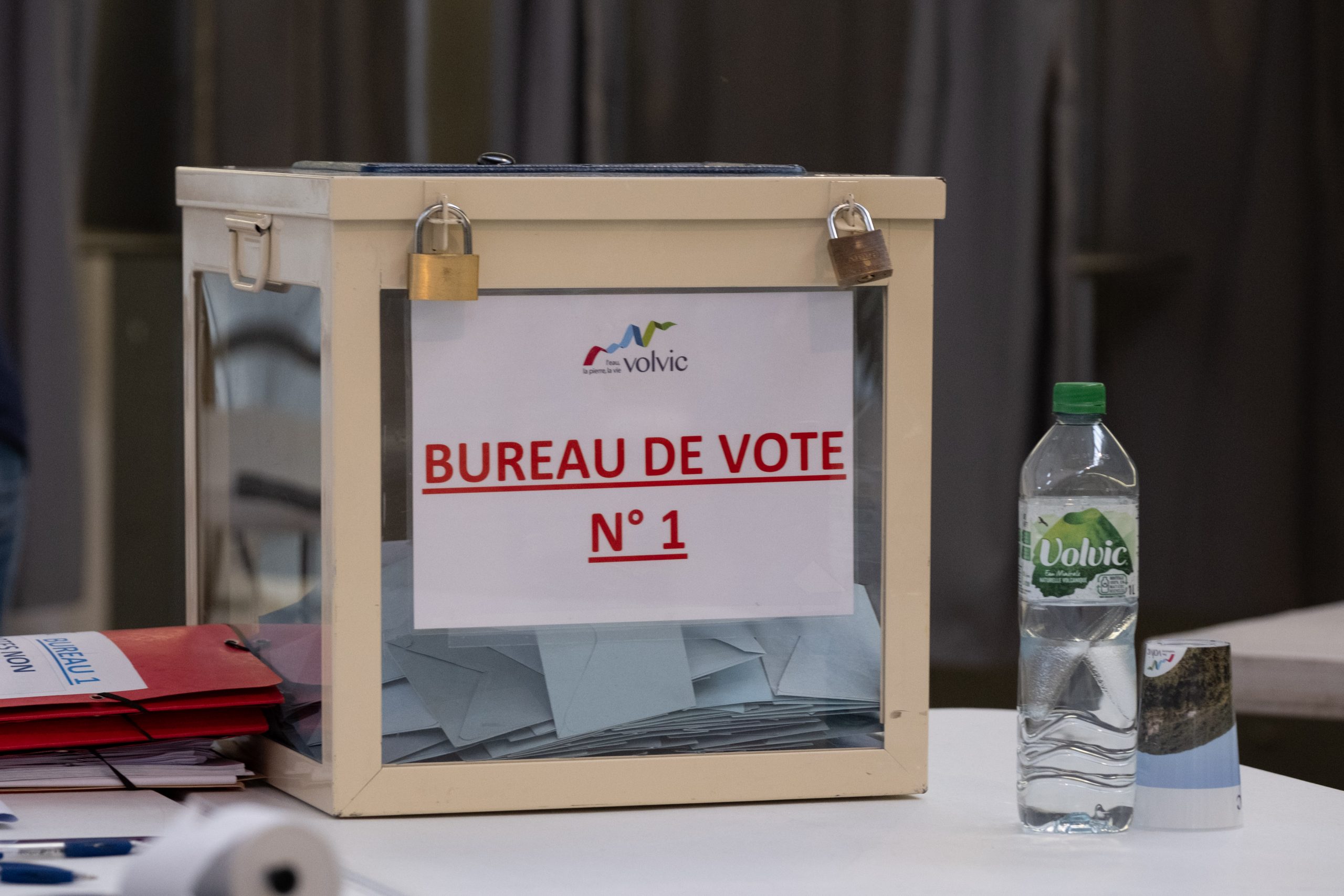 Γαλλικές εκλογές: Στις 300 από τις 577 εκλογικές περιφέρειες έχουν προκριθεί τρεις υποψήφιοι