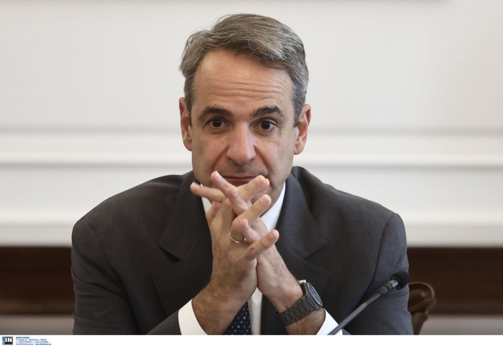 PM Mitsotakis on Santorini Quakes: Schools Closed, State on High Alert