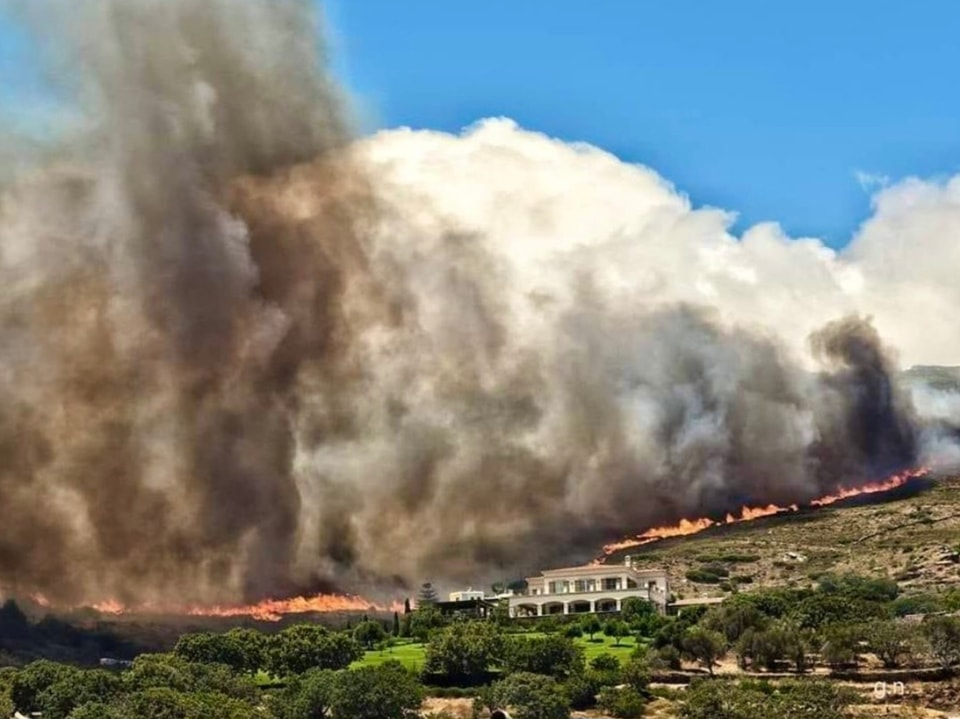 Φωτιές: Μάχη με τα πύρινα μέτωπα σε Θράκη, Εύβοια, Άνδρο και Πελοπόννησο