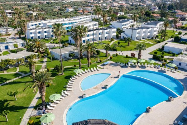 Kinetta Beach: Προχωρά η πωληση του ξενοδοχείου στον Όμιλο Comer