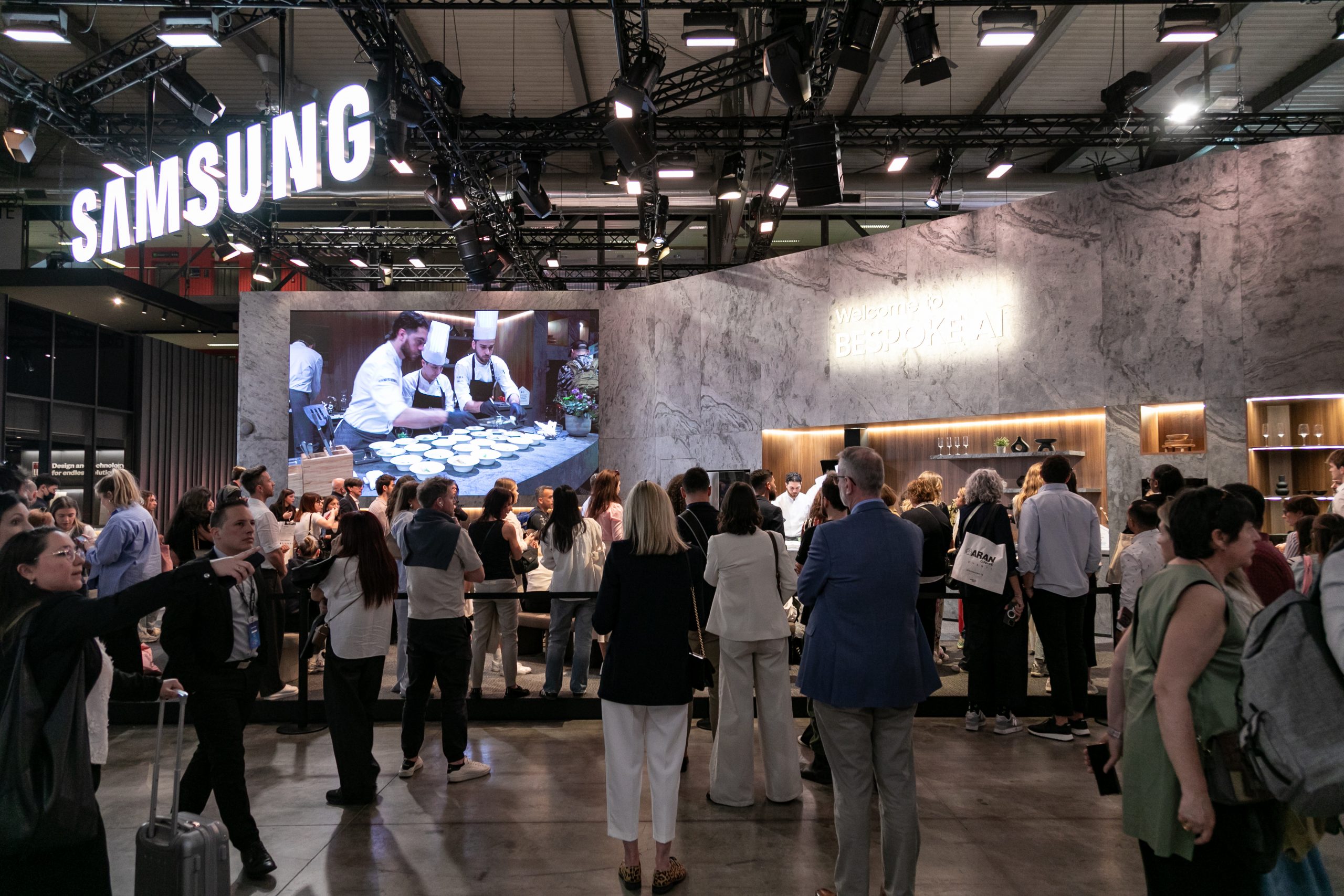 Samsung: Στόχος η πρωτιά στις ηλεκτρικές συσκευές μέχρι το 2027