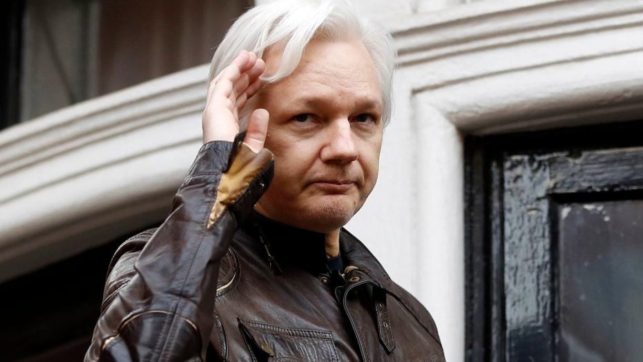 Τζούλιαν Ασάνζ: Αφέθηκε ελεύθερος ο ιδρυτής του Wikileaks