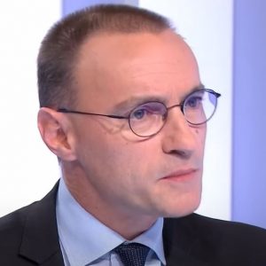 Γαλλία: Από πληροφοριοδότης… ιππότης – Ο άνθρωπος που αποκάλυψε το σκάνδαλο φοροδιαφυγής της UBS