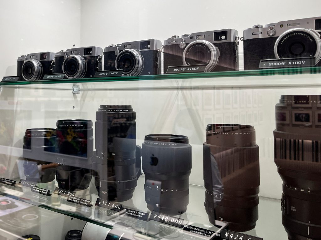 Fujifilm: Κάποτε πάλευε να πουλήσει κάμερες, τώρα δεν προλαβαίνει τη ζήτηση