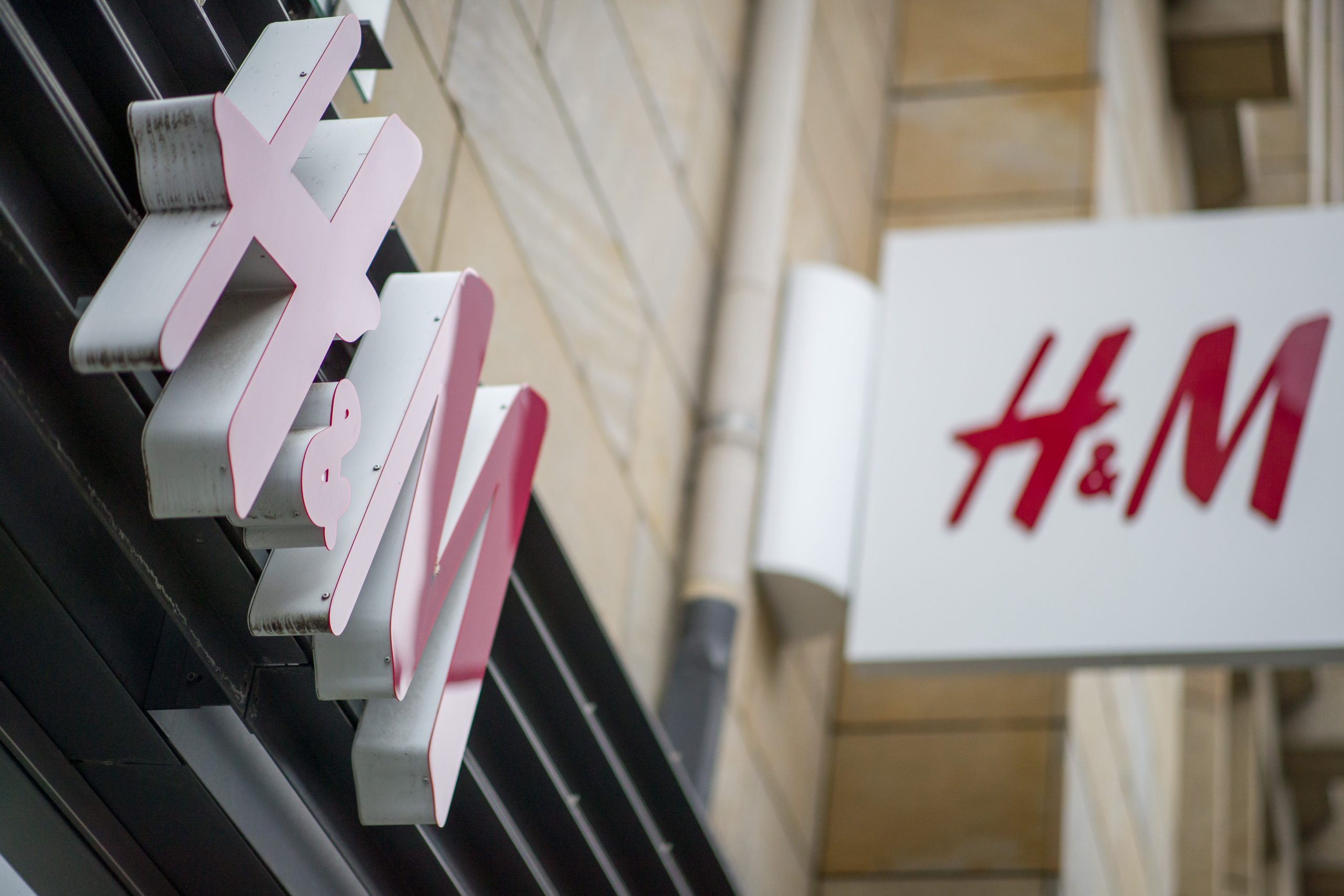 H&M: Γιατί δυσκολεύεται να ανταγωνιστεί Zara και Shein