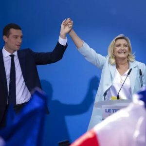 Το απερίσκεπτο στοίχημα του Μακρόν αφήνει τους Γάλλους ψηφοφόρους με ύπουλες επιλογές