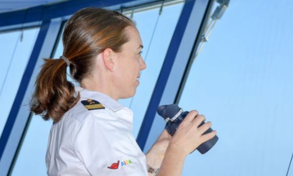 Ναυτιλία: Πολύ πάνω από τον μέσο ευρωπαϊκό μέσο όρο οι Ελληνίδες που υπηρετούν ως ναυτικοί στα πλοία [πίνακες]