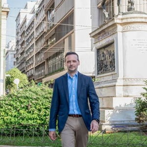 Airbnb: Το σχέδιο Δούκα στην Αθήνα – Μιλά στον ΟΤ ο δήμαρχος Αθηναίων